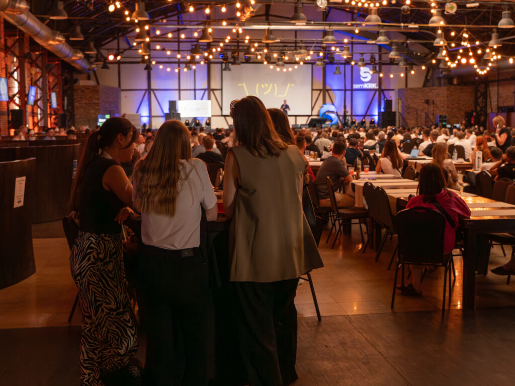 semKRK#23 BIG: ujęcie na scenę z tyłu sali